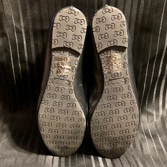 Hello Kitty flats - Picture 7 of 10